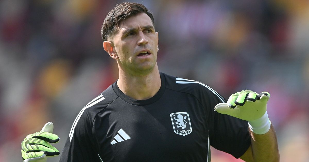 Unai Emery provides Emi Martinez injury update ahead of Fulham clash - The Mirror